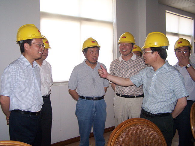 2011年7月29日，蘇州市副市長浦榮皋到集團核心企業(yè)華昌化工檢查指導(dǎo)工作