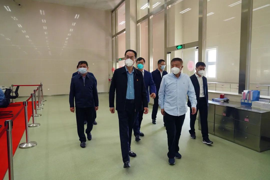 2022年4月21日上午，張家港市委書記韓衛(wèi)一行來到華昌化工走訪調(diào)研